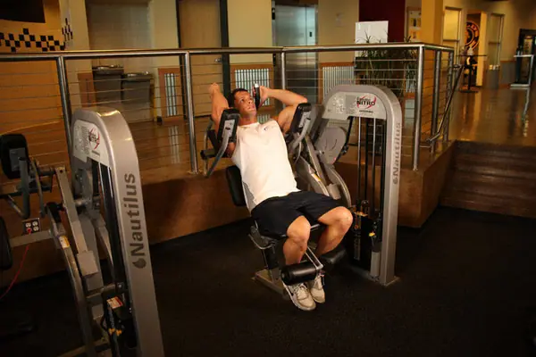 Abdominales en máquina, posición inicial