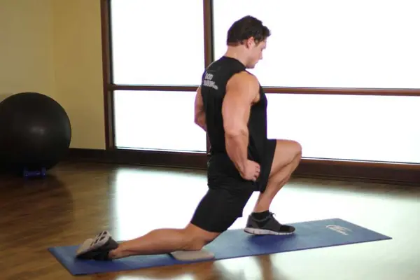 Estiramiento de flexor de cadera: posición final