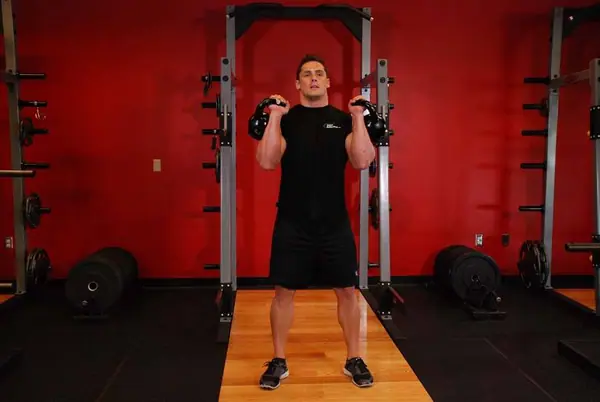Thruster con pesa rusa: posición inicial